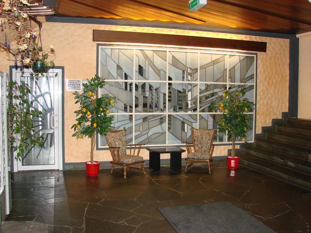 Gasthof Pension Sonnenberg Weilrod Exterior photo